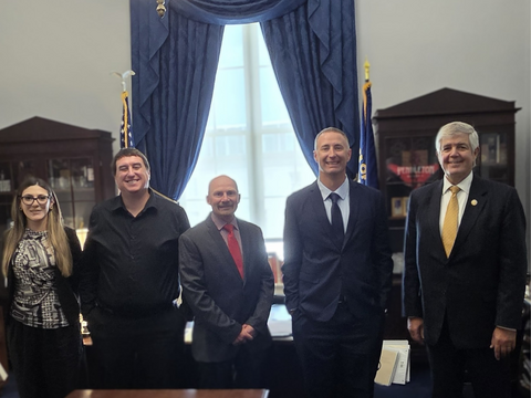 Oregon GEAR UP delegation, including Oregon GEAR UP Communications Specialist Ashley Rodriguez, and District 2 educators meeting with Representative Cliff Bentz on Capitol Hill in Washington D.C.